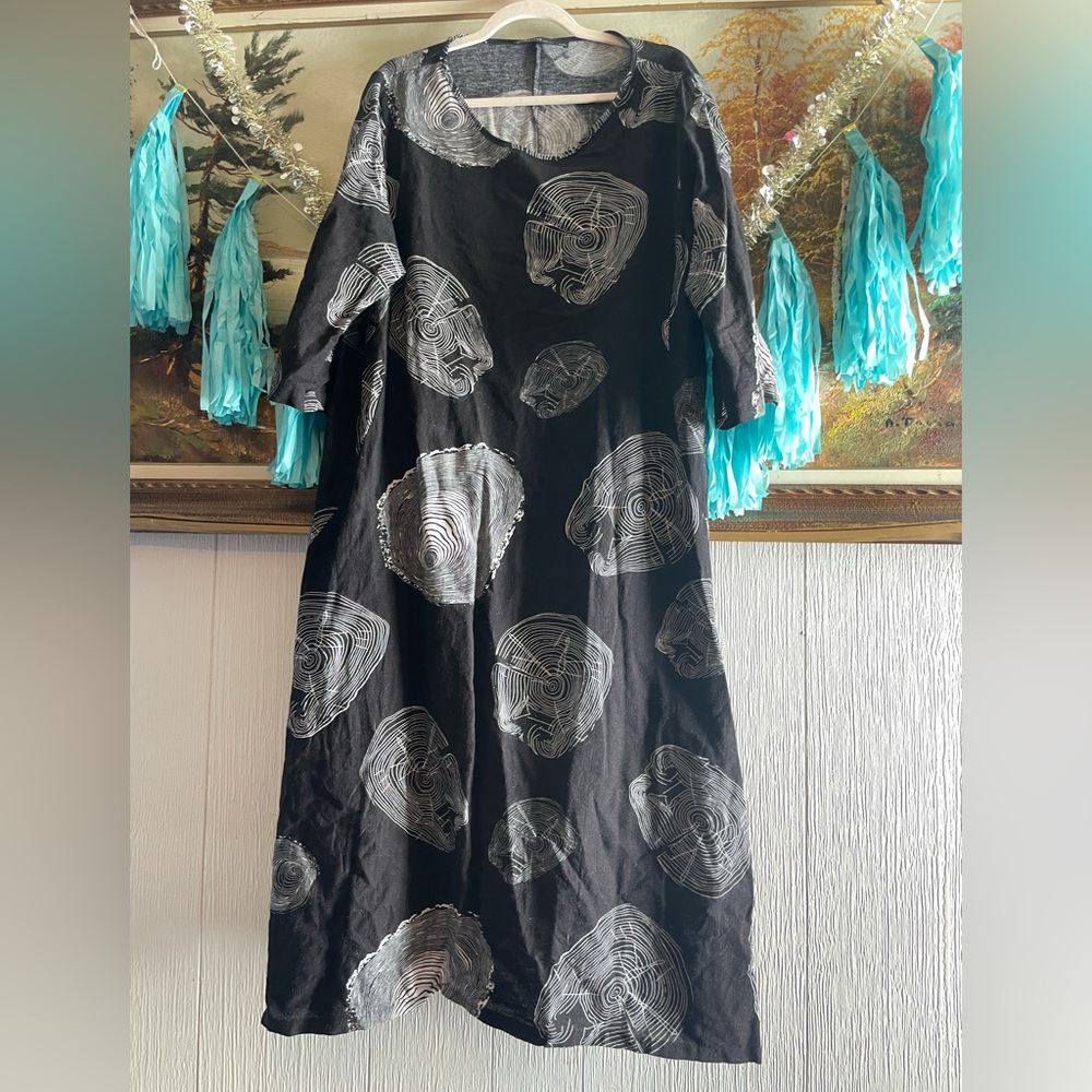 Black Dress with White Abstract Patterns. Size XL. Linen like.